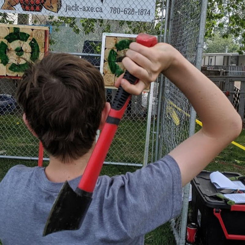Axe throwing target